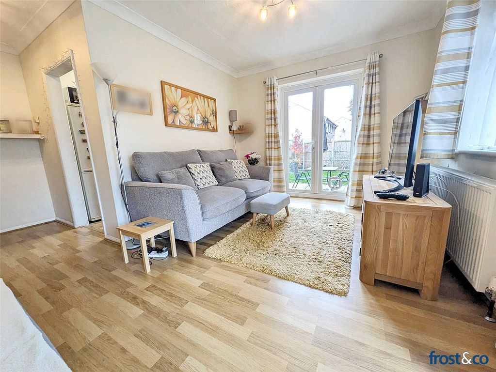 Property photo 3 of 9 Lounge