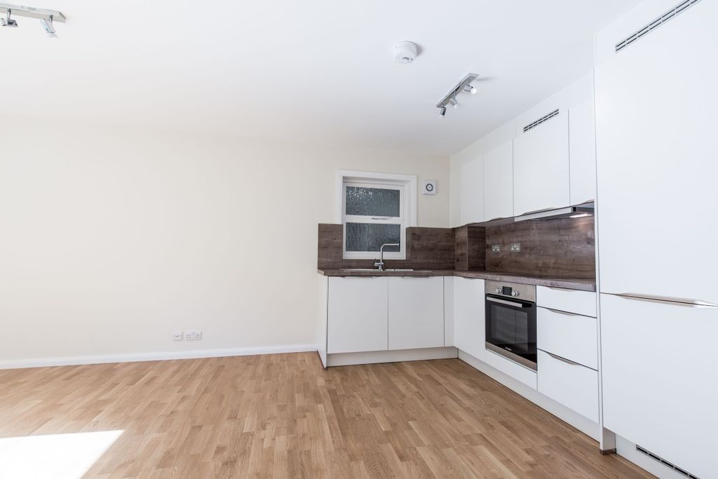 Property photo 3 of 10 Kitchen