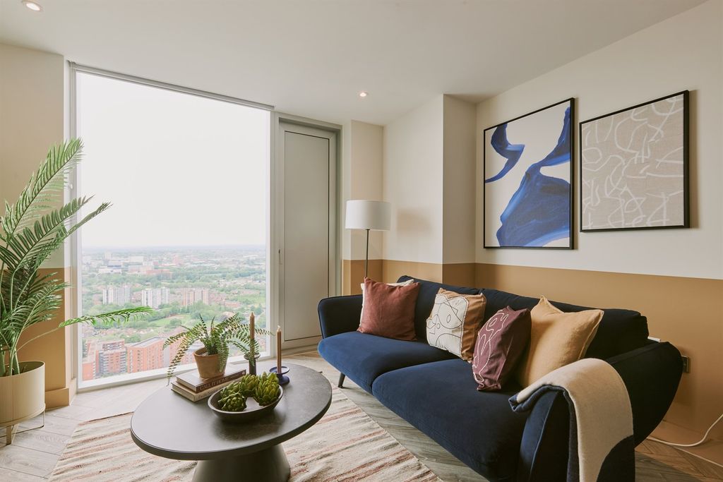 Property photo 2 of 12 (Main)