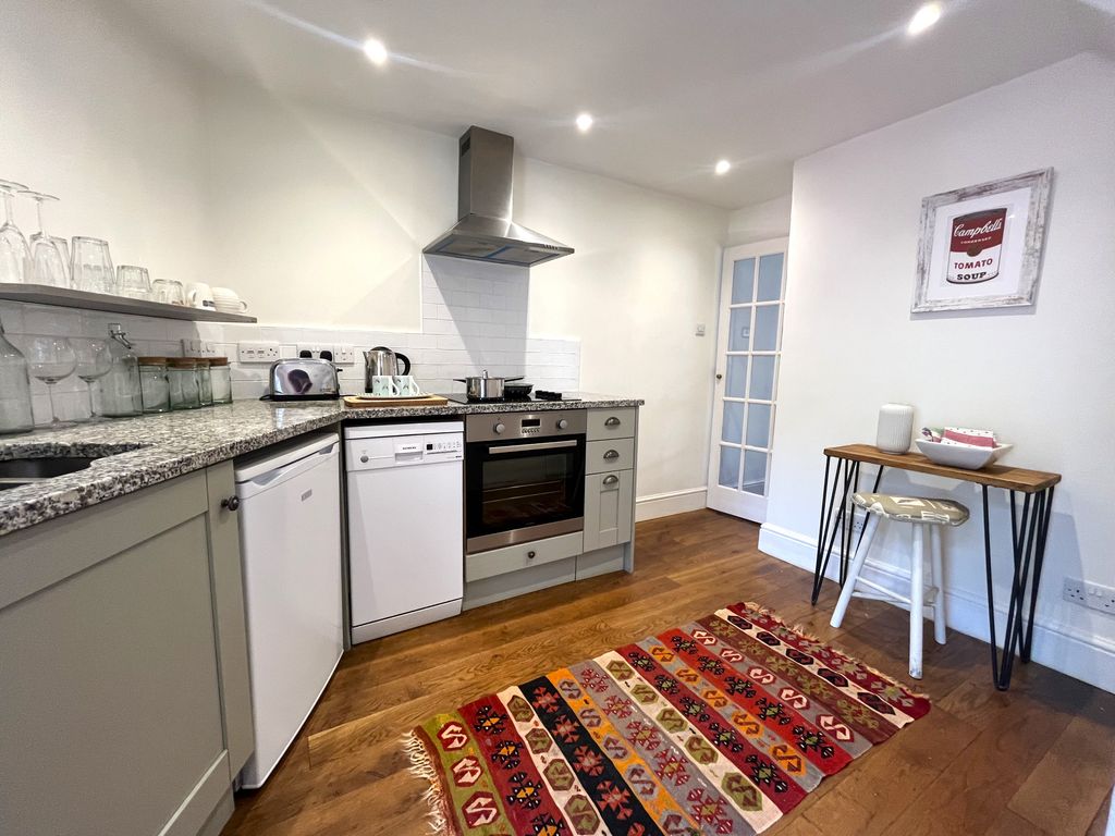 Property photo 2 of 10 Kitchen