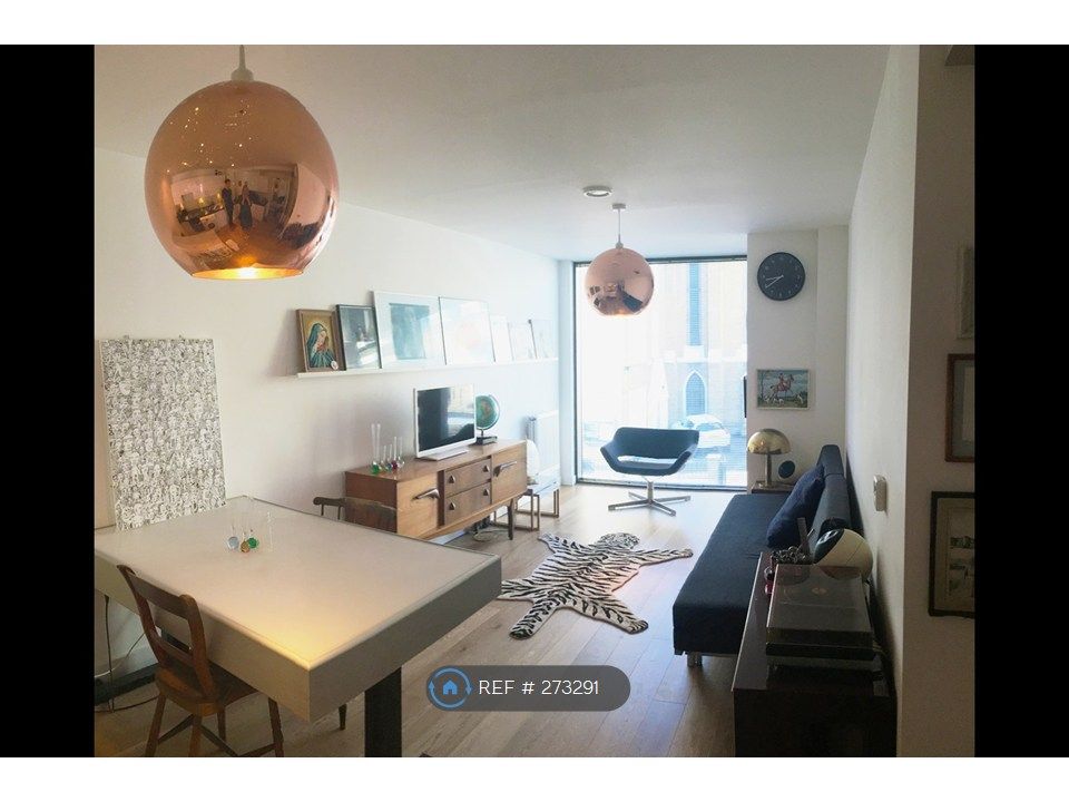 Property photo 1 of 12 Living Room