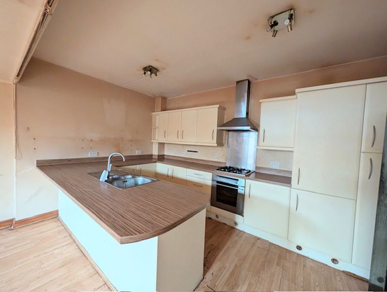 Property photo 3 of 13 Kitchen