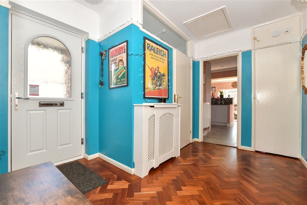 Property photo 3 of 11 Entrance Hall