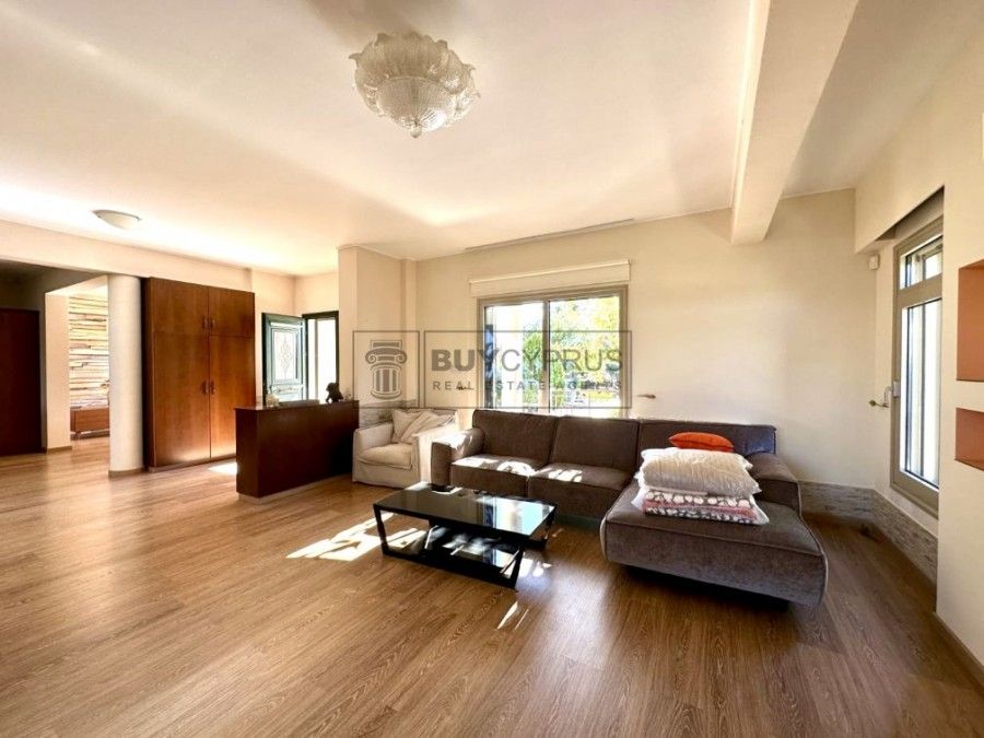 Property photo 3 of 28