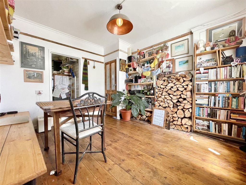 Property photo 3 of 18