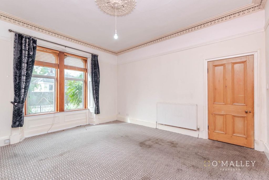 Property photo 2 of 15 Lounge