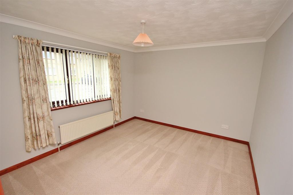 Property photo 3 of 8 27 Walkling Way, Milton, Bed 2.Jpg