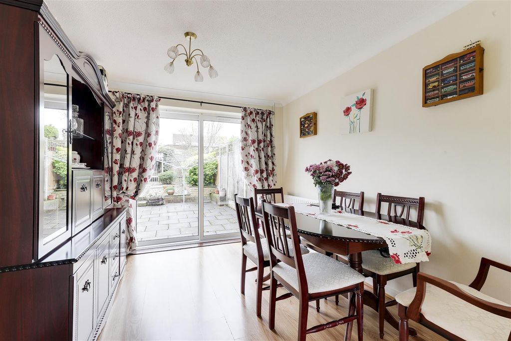 Property photo 3 of 18 1121.Jpg