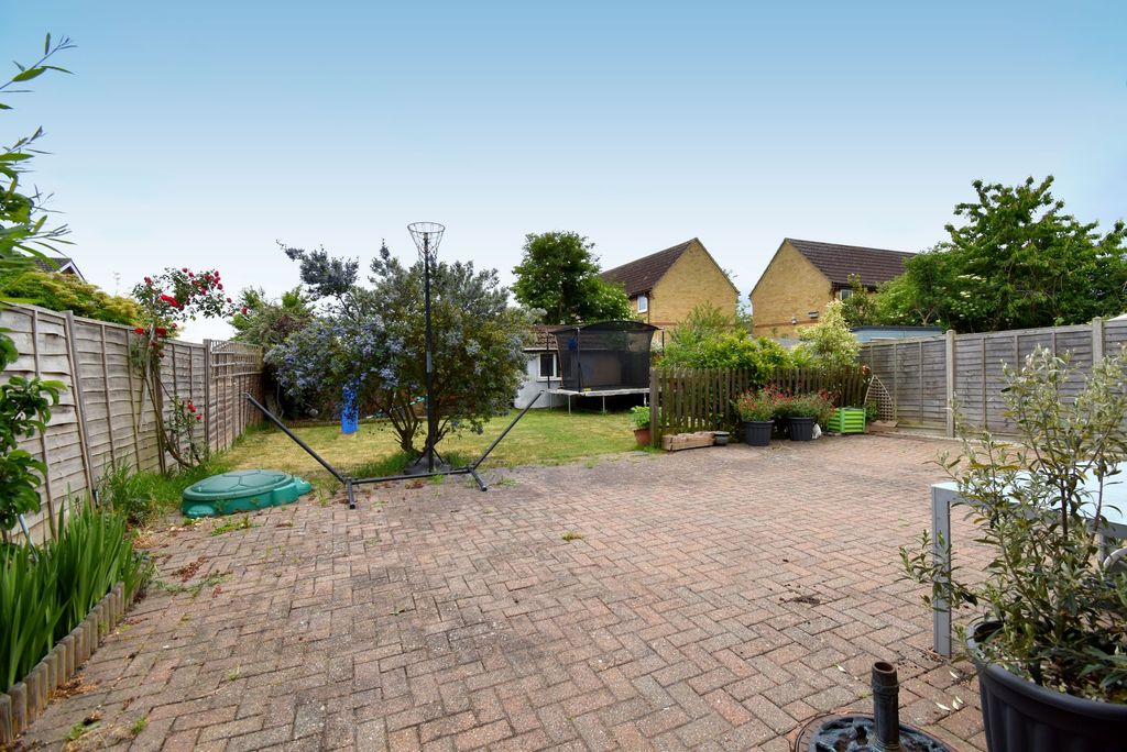 Property photo 2 of 27