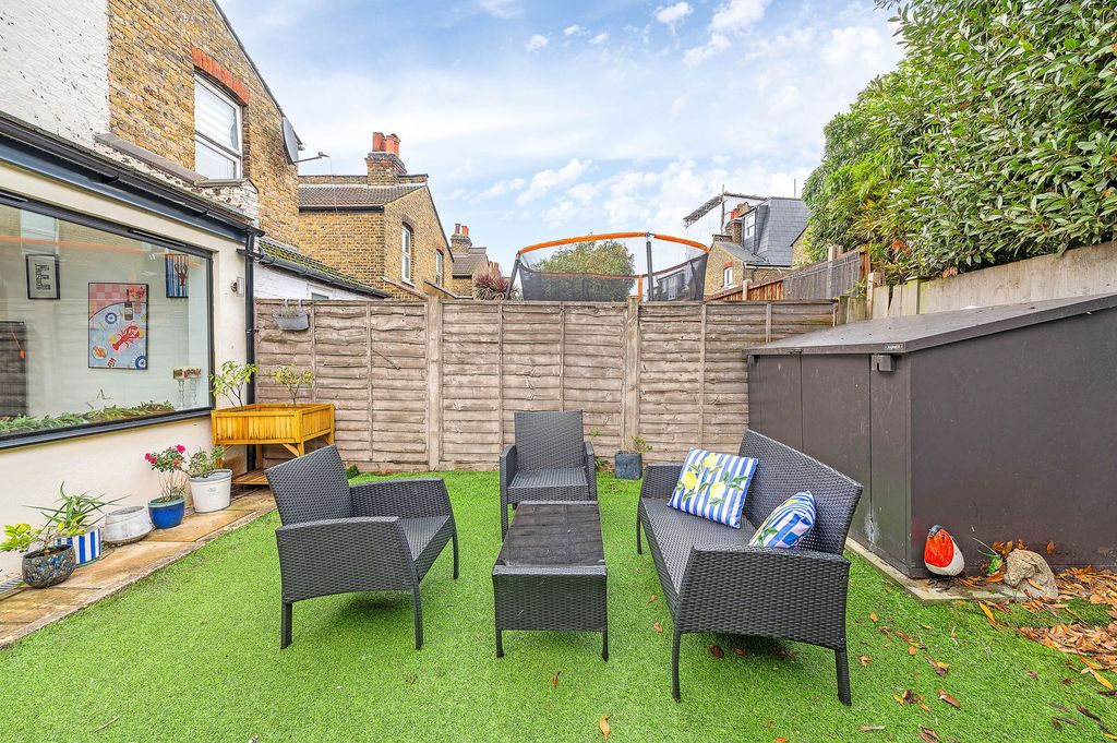 Property photo 2 of 34