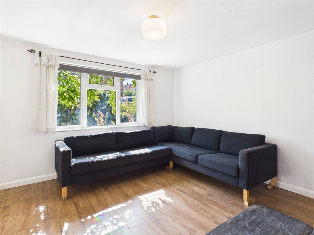 Property photo 3 of 16 Picture No. 02