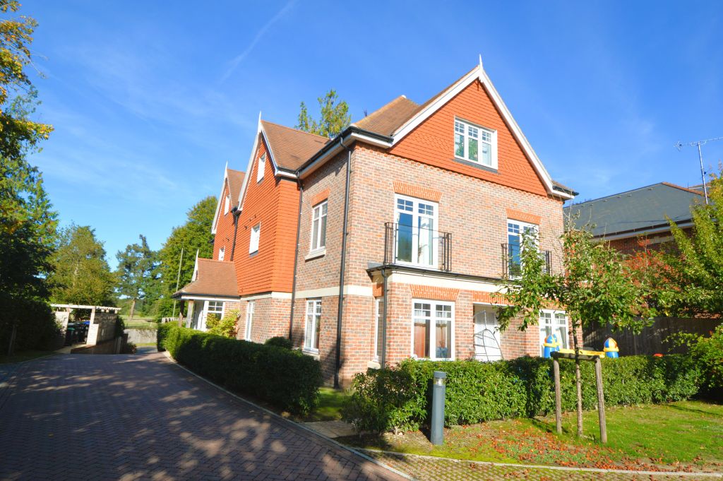 Property photo 1 of 16 Cricketers Close