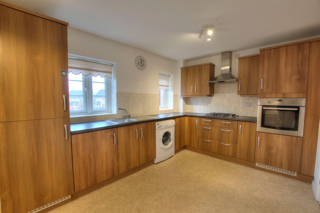 Property photo 3 of 16 3. Kitchen: Diner