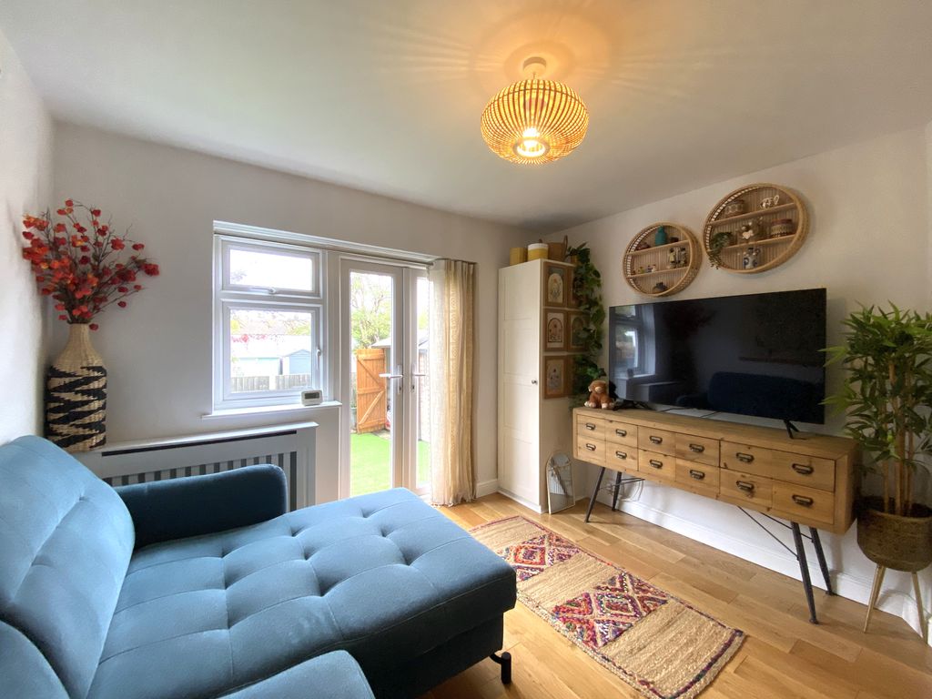 Property photo 3 of 14 Lounge