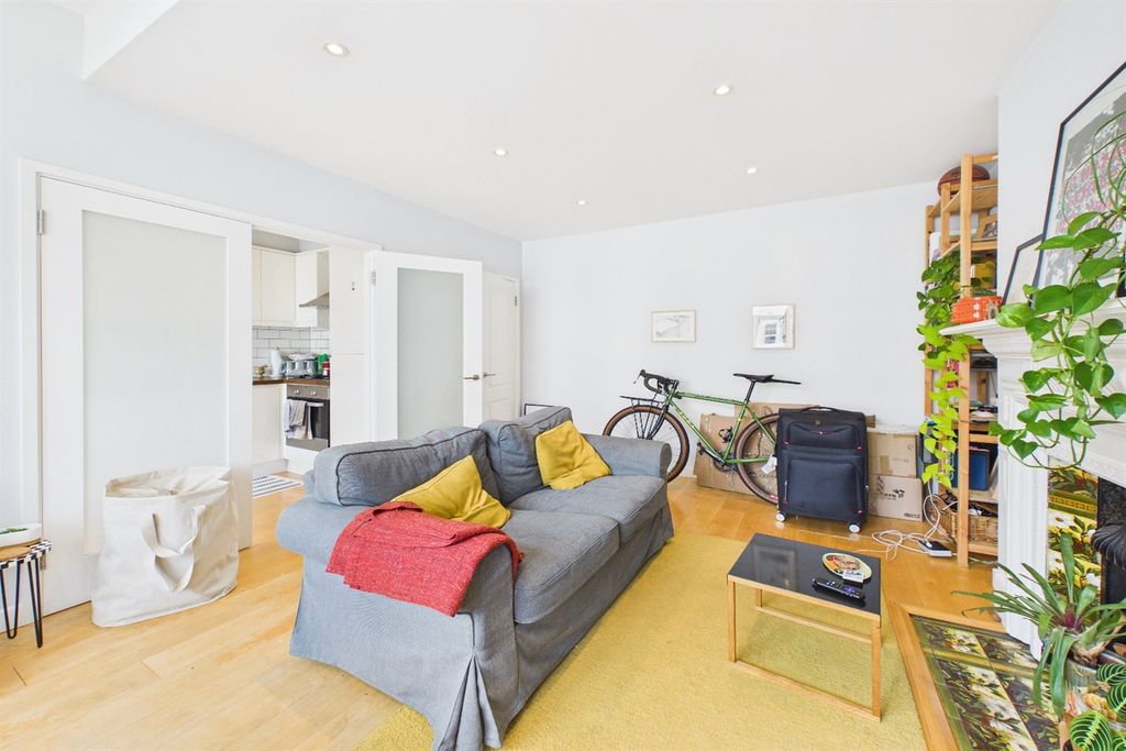 Property photo 1 of 13 Living Room