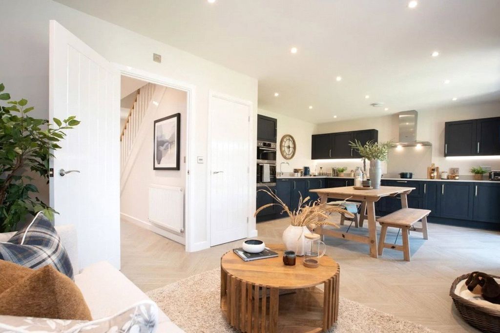 Property photo 1 of 11 Kitchen/Dining