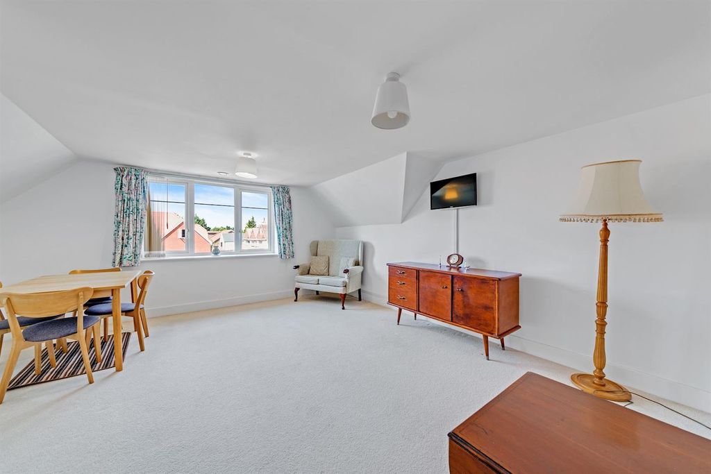 Property photo 1 of 17 03-059F25 Yew Tree Court -6-Medium.Jpg