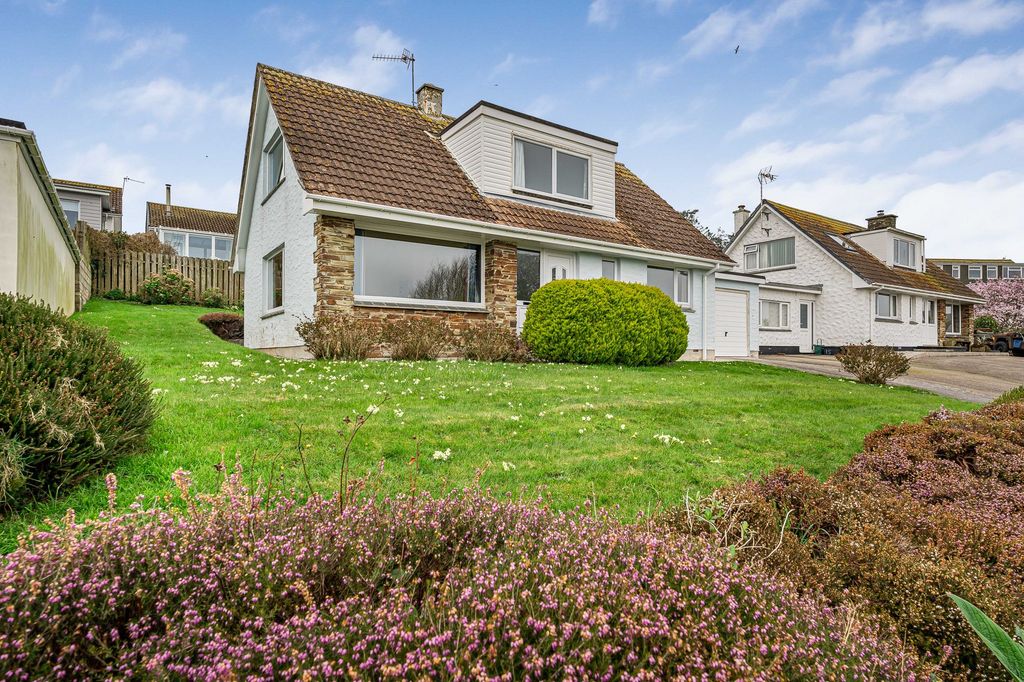 Property photo 2 of 28