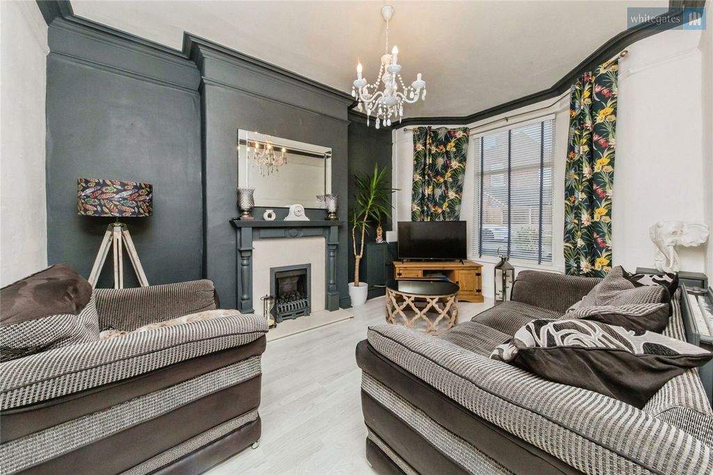 Property photo 2 of 16 Picture No. 17