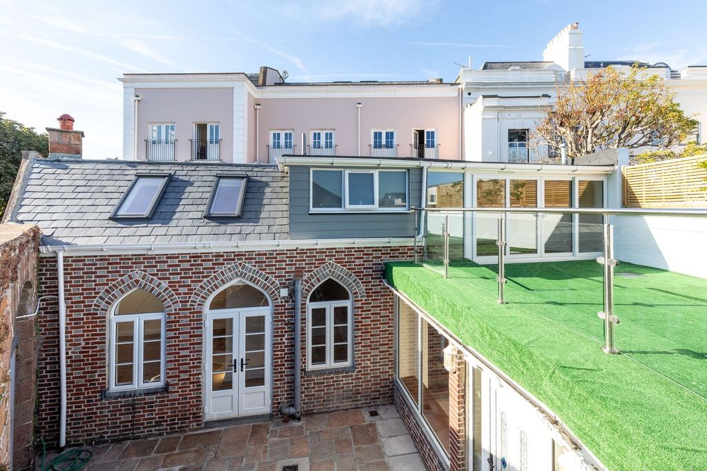 Property photo 1 of 30