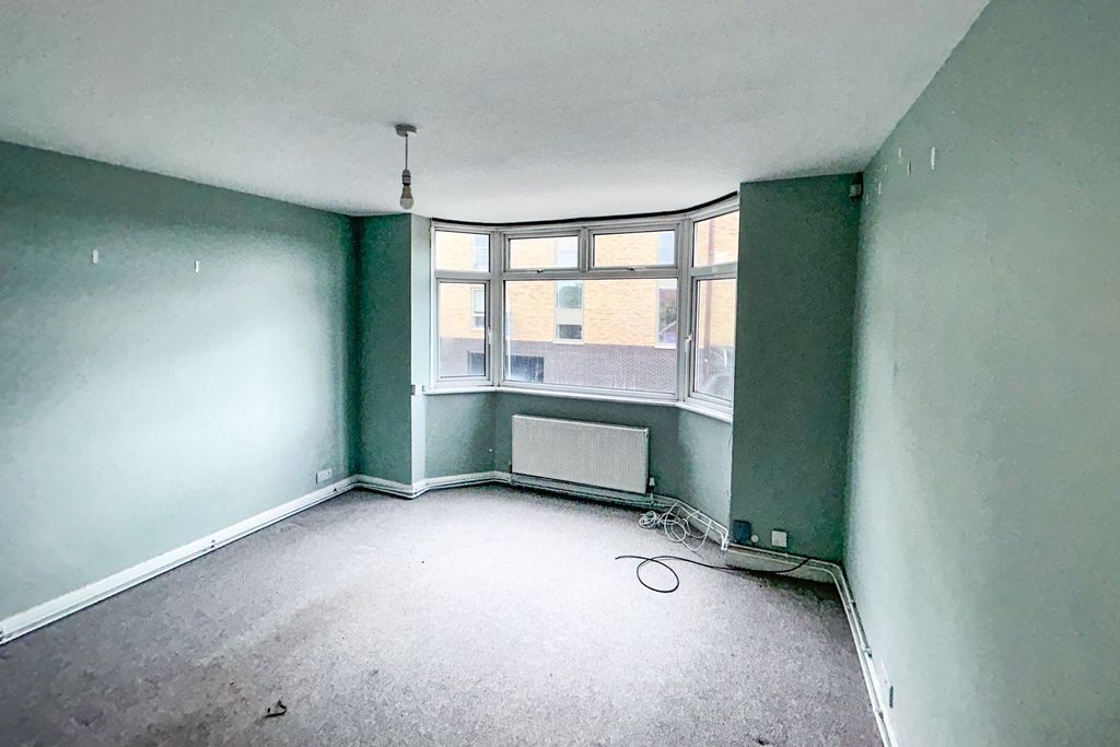 Property photo 2 of 26 148 Kings Road, Newbury, Berkshire, Rg14 5Rg