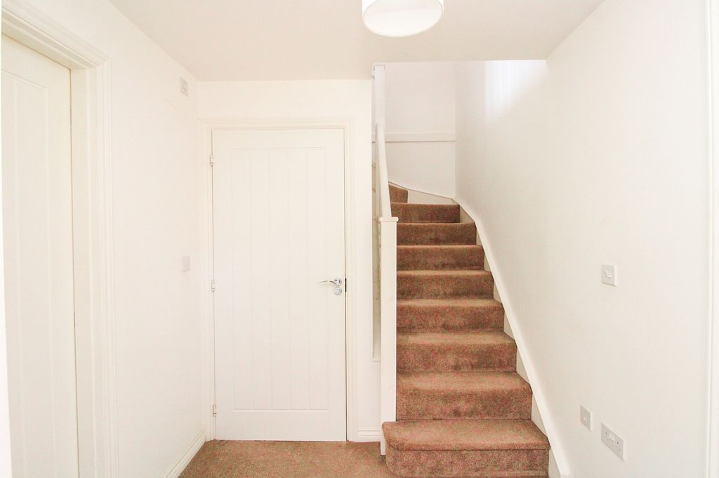 Property photo 2 of 15 Entrance Hall
