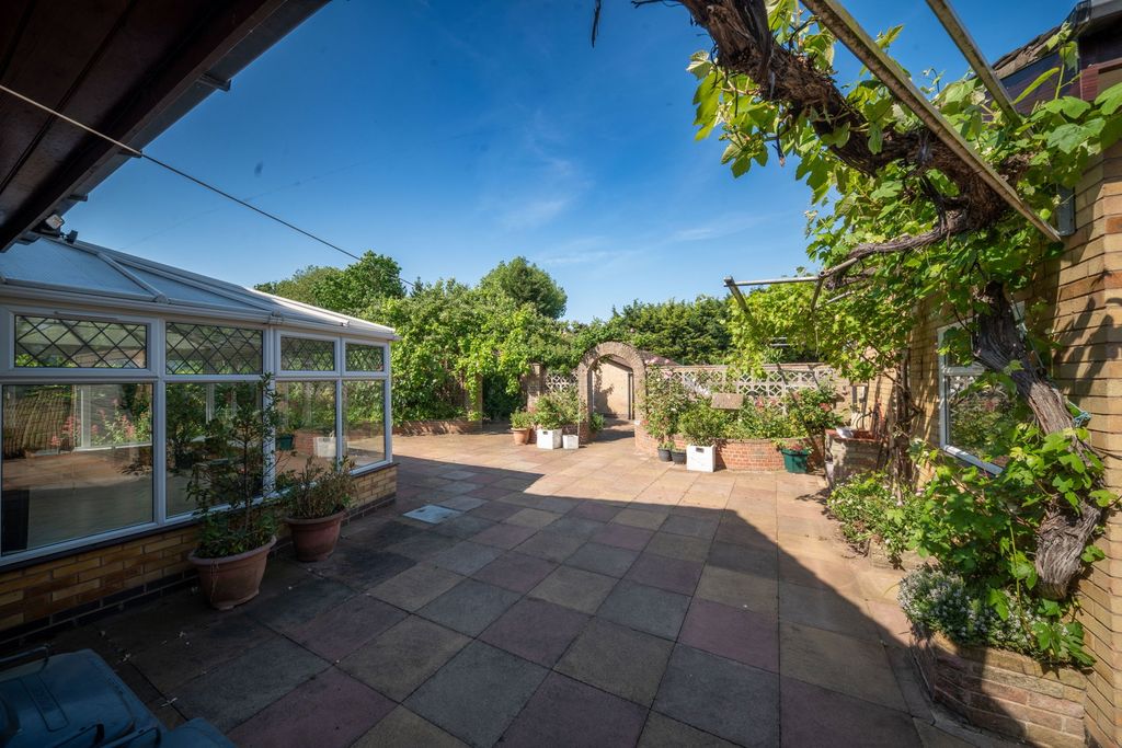 Property photo 3 of 39