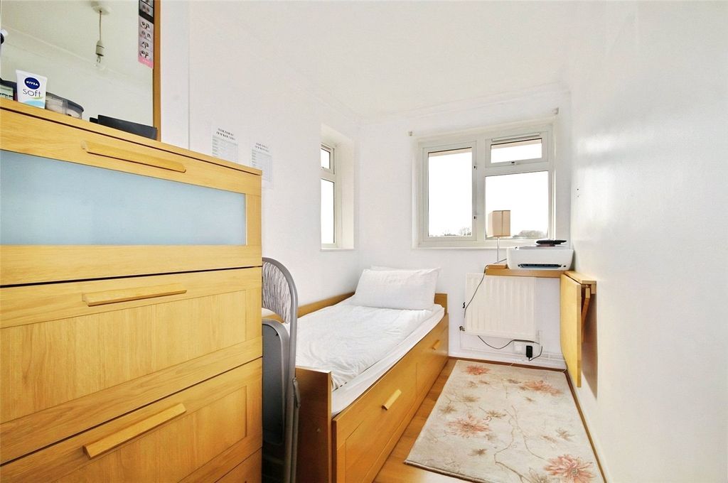 Property photo 1 of 9 Bedroom