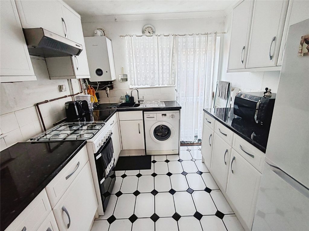 Property photo 2 of 8 Kitchen