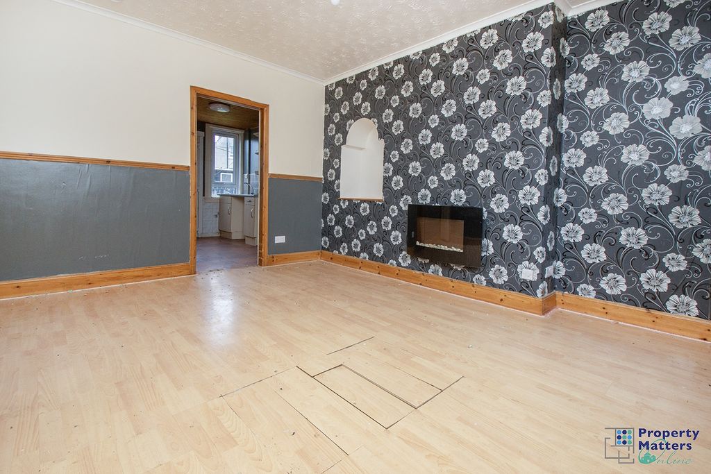 Property photo 3 of 15 Lounge