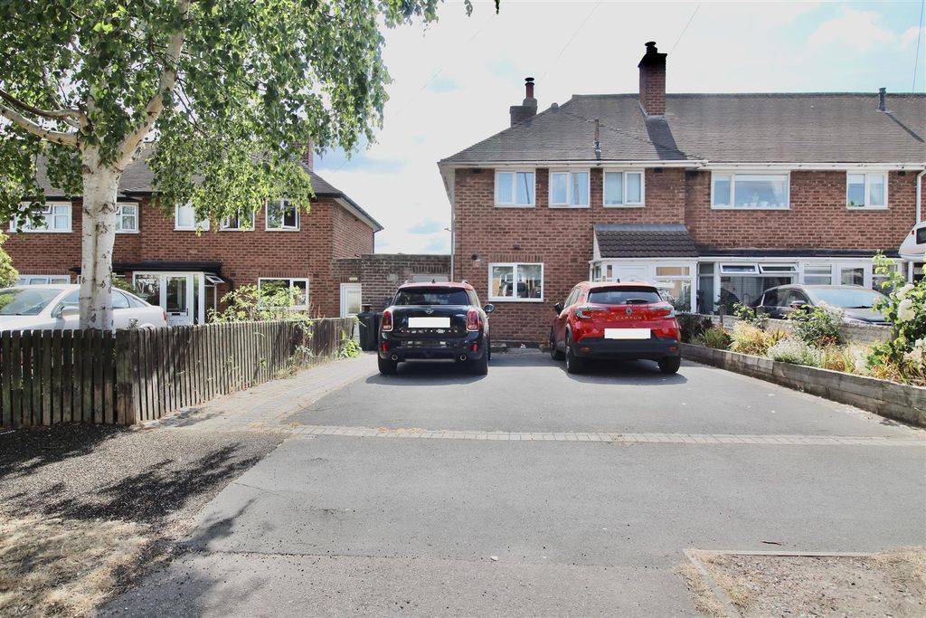 Property photo 1 of 19 Front Garden/Driveway
