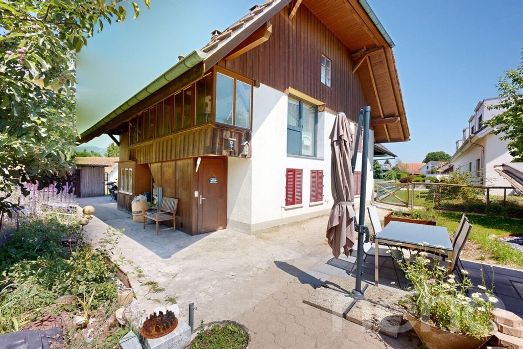 Property photo 3 of 12