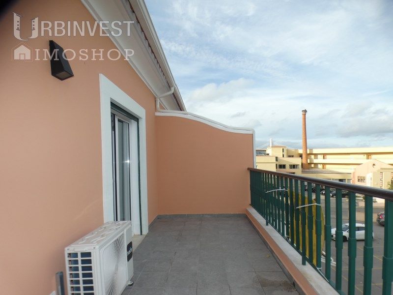 Property photo 2 of 60