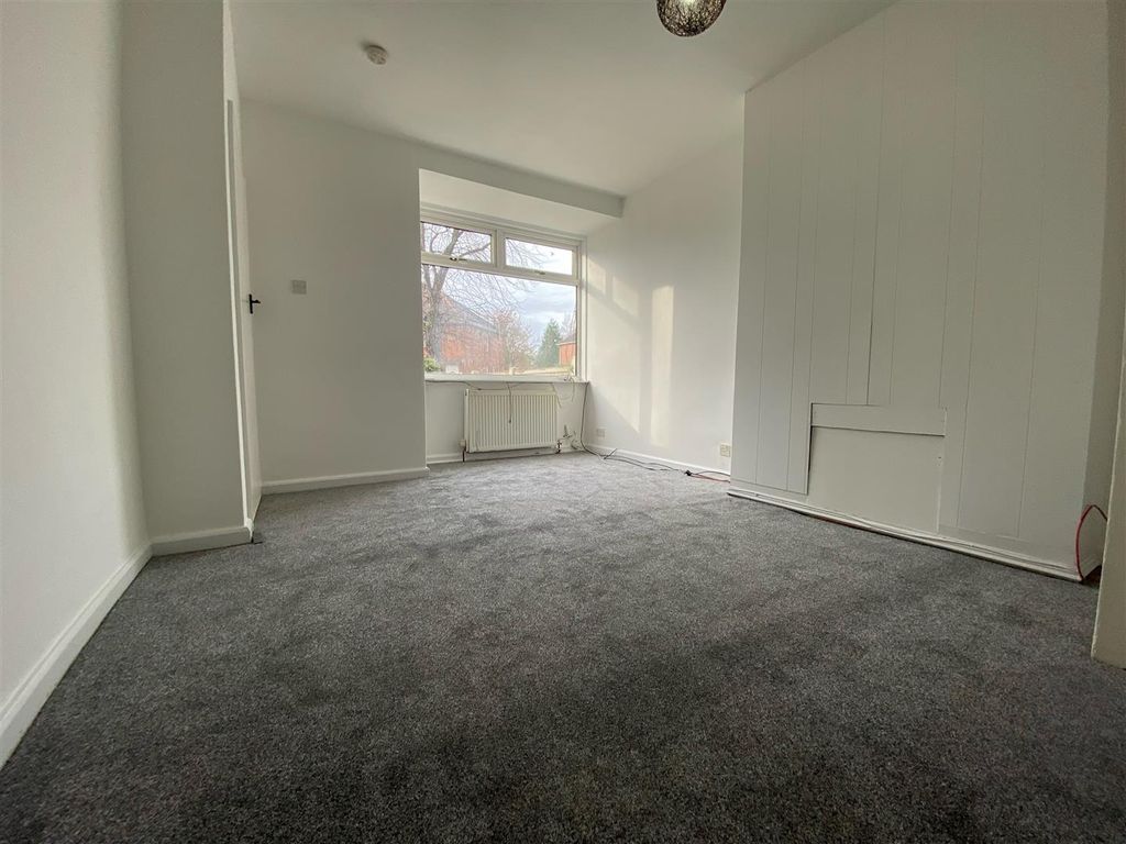 Property photo 2 of 8 87 Thl - Lounge.Jpg
