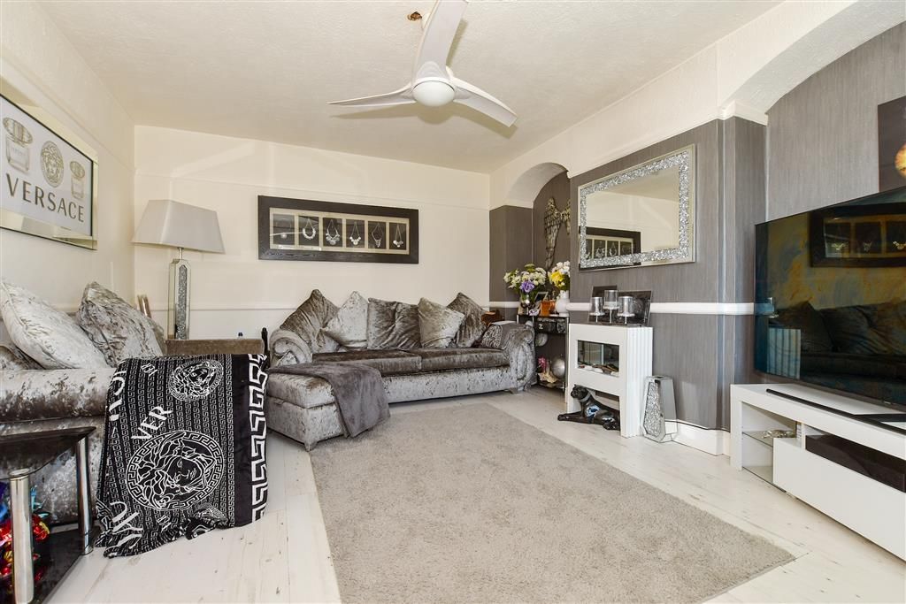 Property photo 2 of 10 Lounge