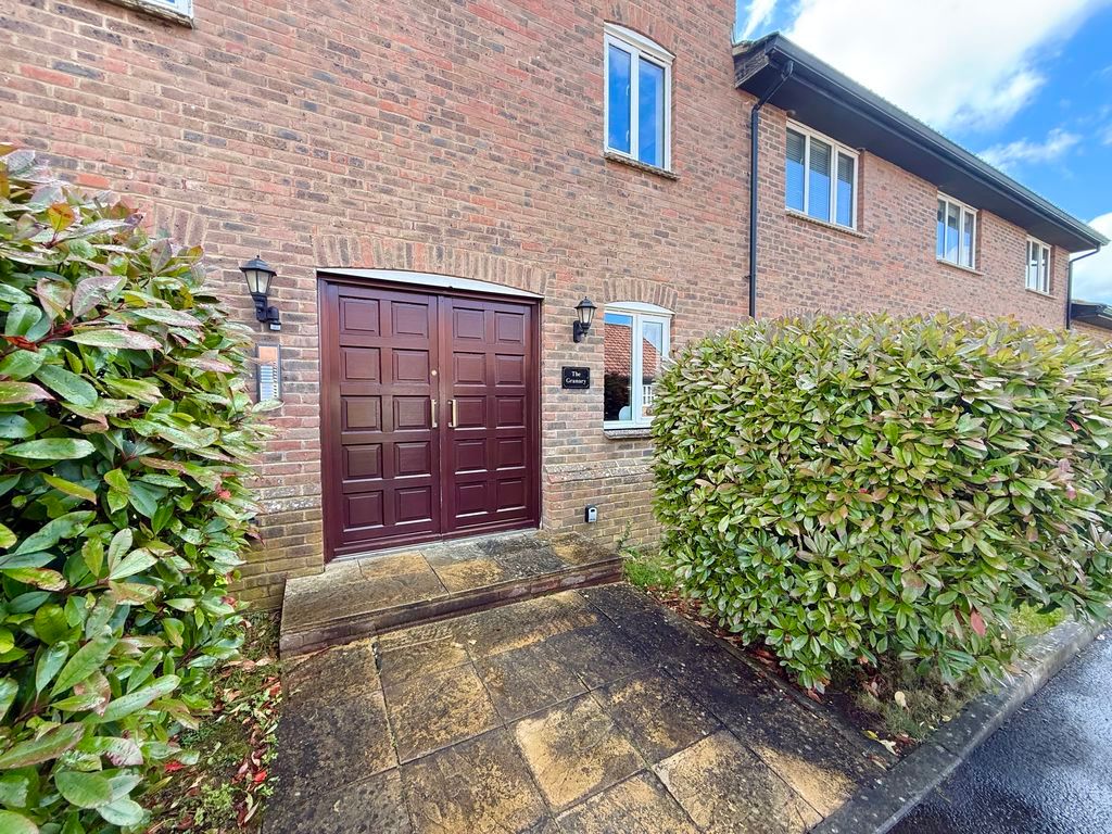 Property photo 3 of 17 Entrance