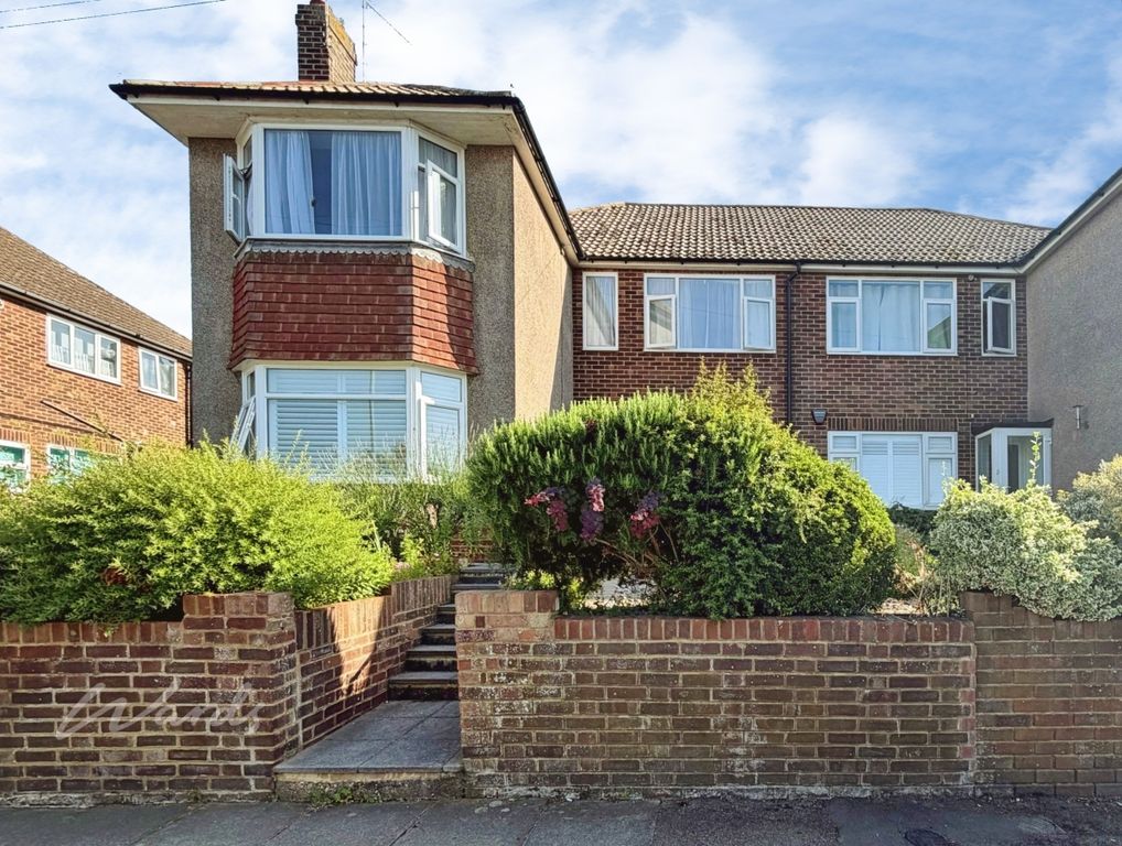 Property photo 1 of 11 Lawn Road Main Use