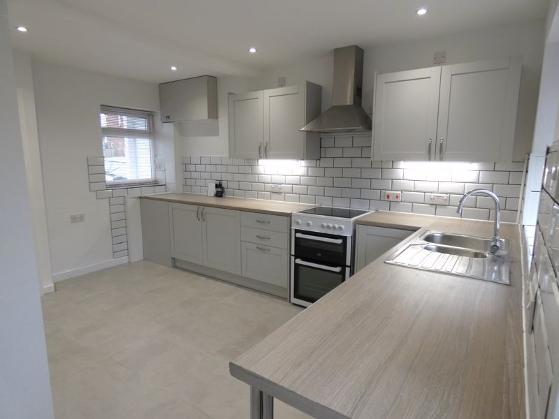 Property photo 1 of 14 Kitchen/Breakfast