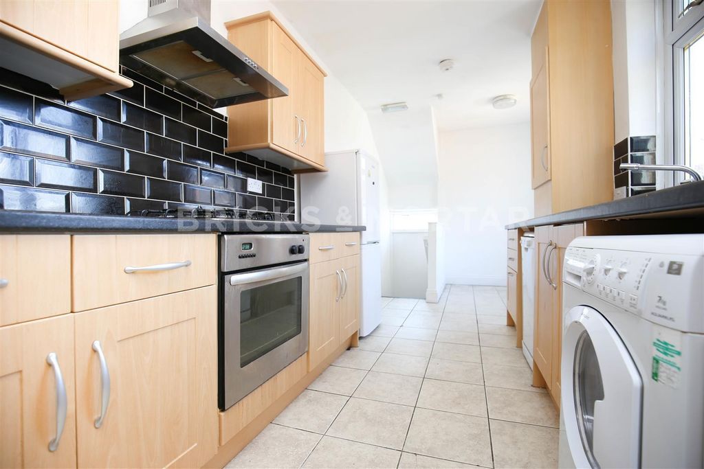 Property photo 2 of 6 R5N7Umykrkx7By6Pz27Alb9_3Qy.Jpg