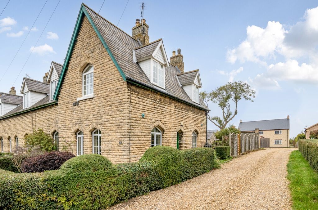 Property photo 1 of 26 1368839-16-68ee8B9625847