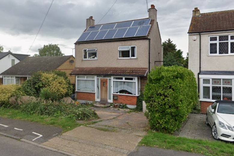 Property photo 1 of 2 19 Hubbards Chase, Hornchurch, Essex, Rm11 3Dd