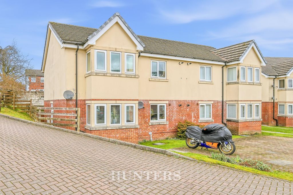 Property photo 1 of 16 Front (Exterior)