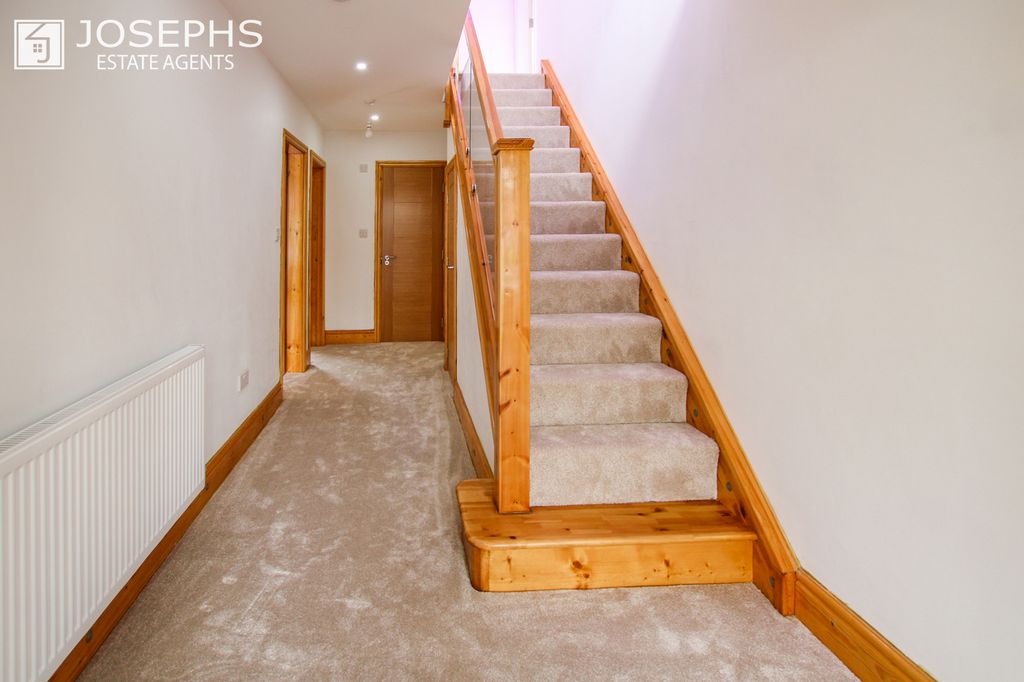 Property photo 3 of 24