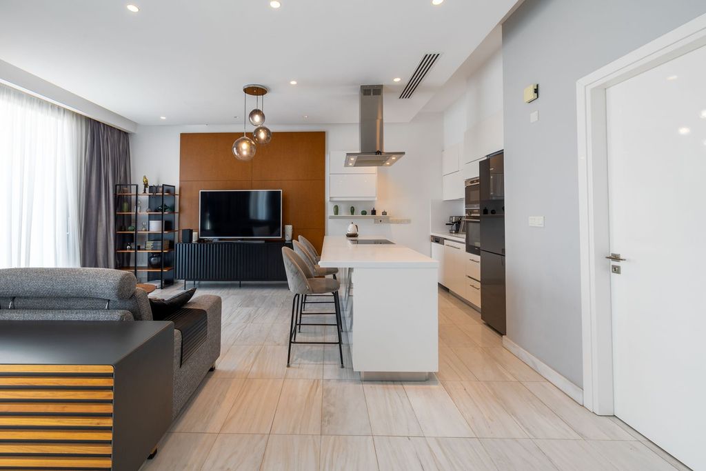 Property photo 1 of 30