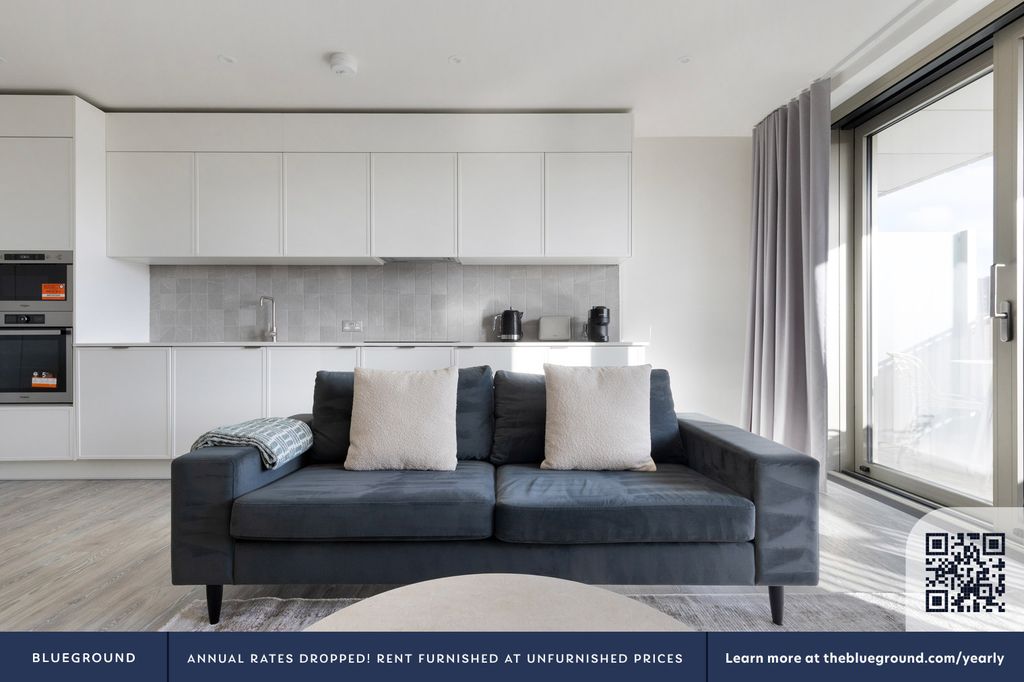 Property photo 3 of 46 Living Room