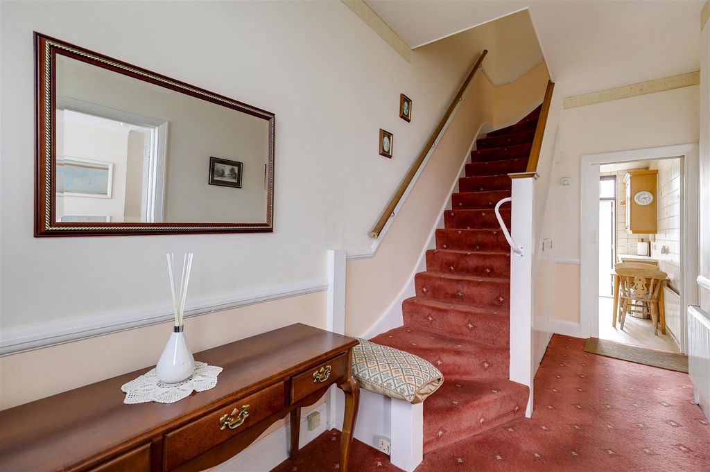 Property photo 2 of 22 Ridge Avenue_11.Jpg