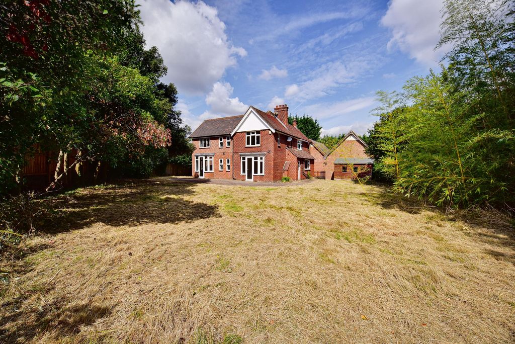 Property photo 2 of 27