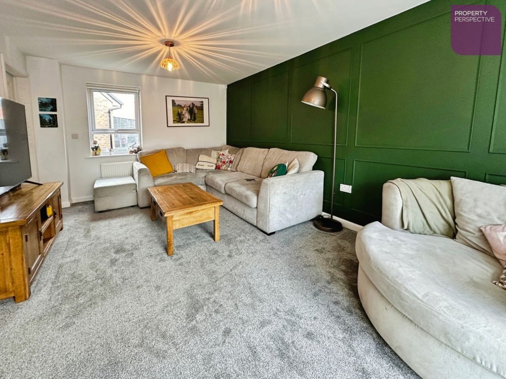 Property photo 3 of 14 Lounge