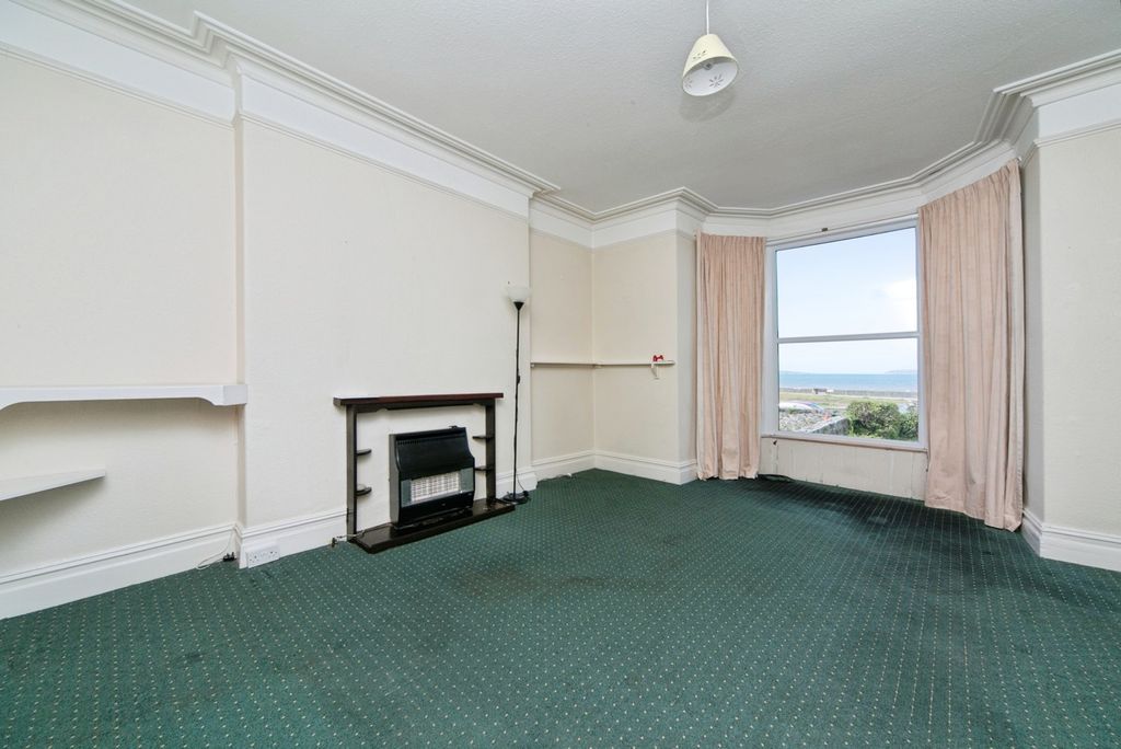Property photo 3 of 17 Photo
