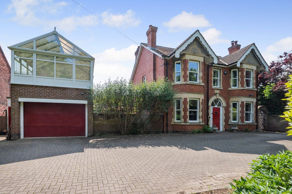 Property photo 1 of 41